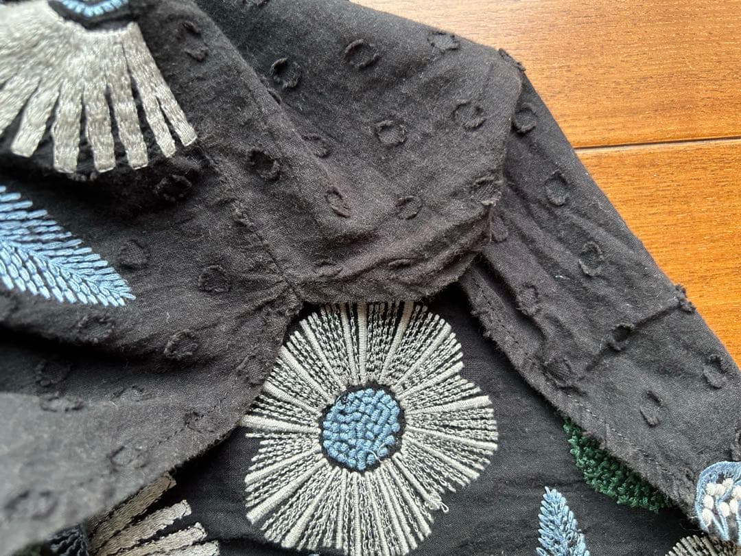 ぶうたん　マーブルシュッド 刺繍ブラウス