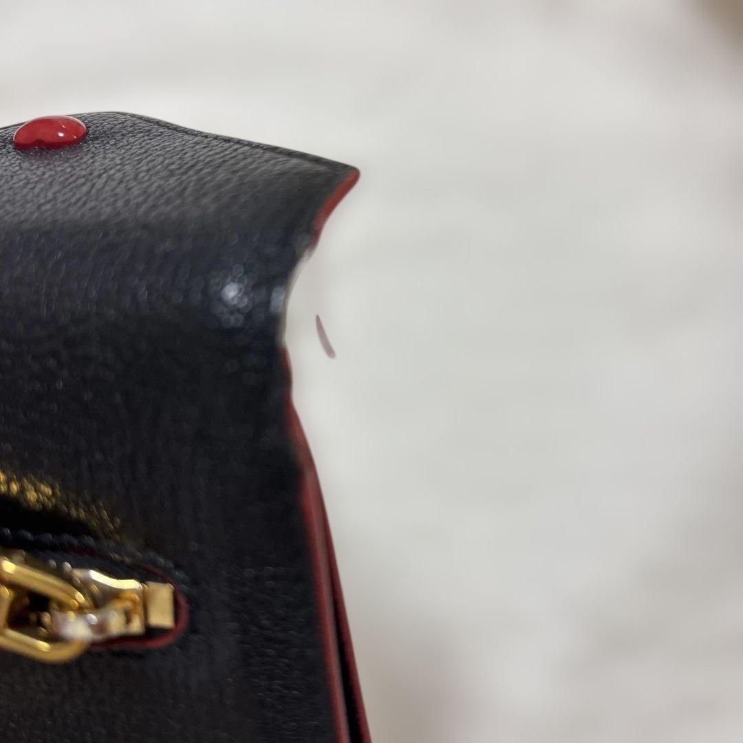 miu miu 三つ折り財布 黒ラブレター型