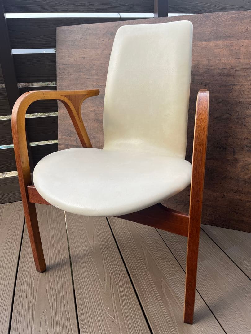 断捨離男　天童木工　クリーム色 アームチェア 木製フレーム