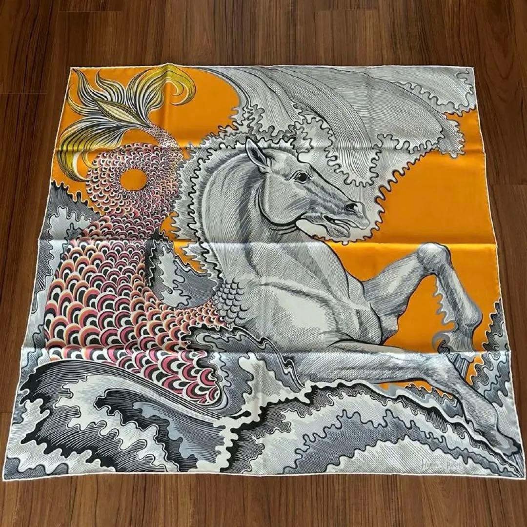 エルメス　カレ90ダブルフェイス《シュヴァル・シレーヌ》