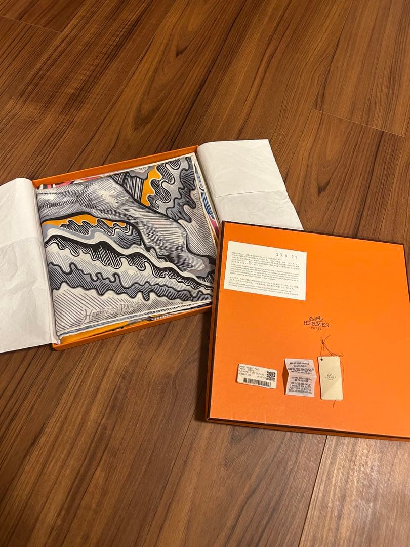 エルメス　カレ90ダブルフェイス《シュヴァル・シレーヌ》