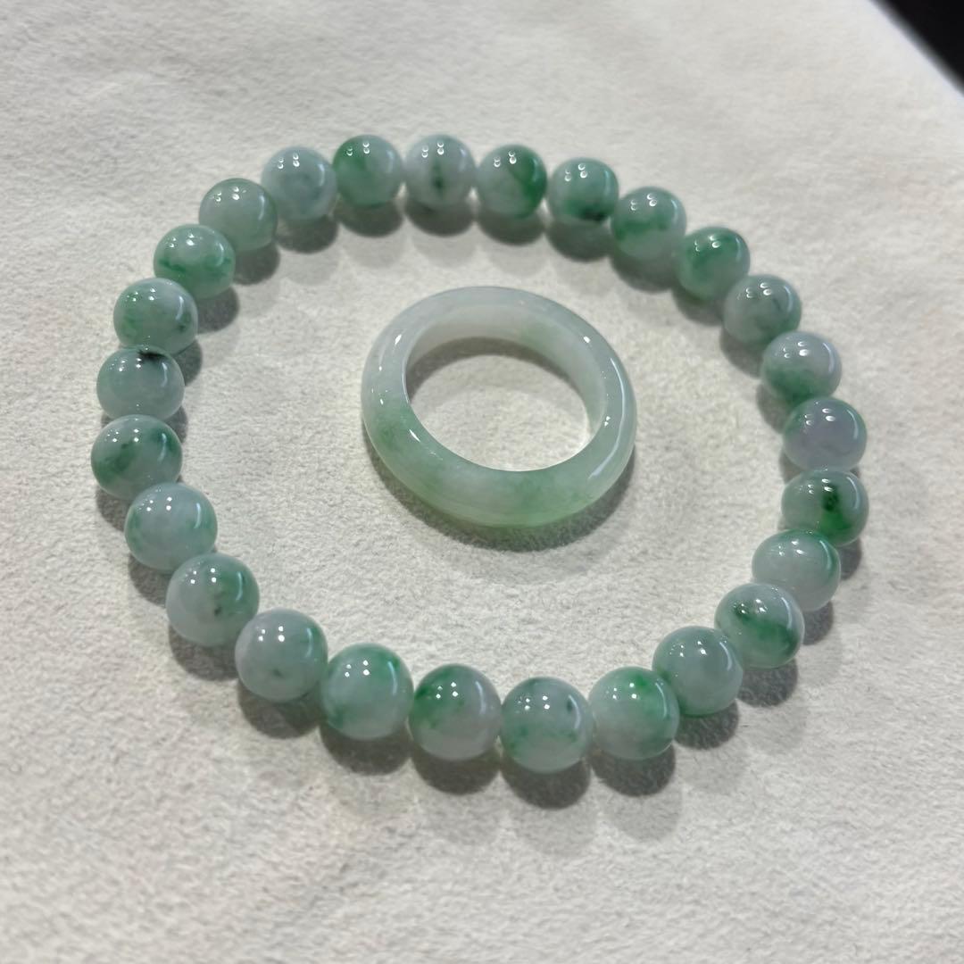 ミャンマー産天然本翡翠（A貨） 白氷 × 鮮やかな緑（飄花）ブレスレット