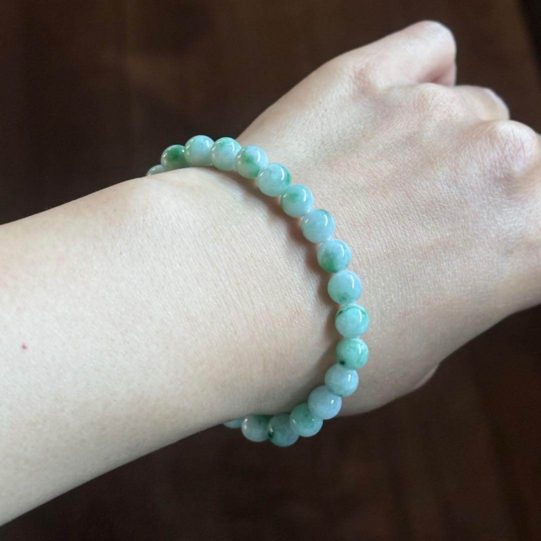 ミャンマー産天然本翡翠（A貨） 白氷 × 鮮やかな緑（飄花）ブレスレット