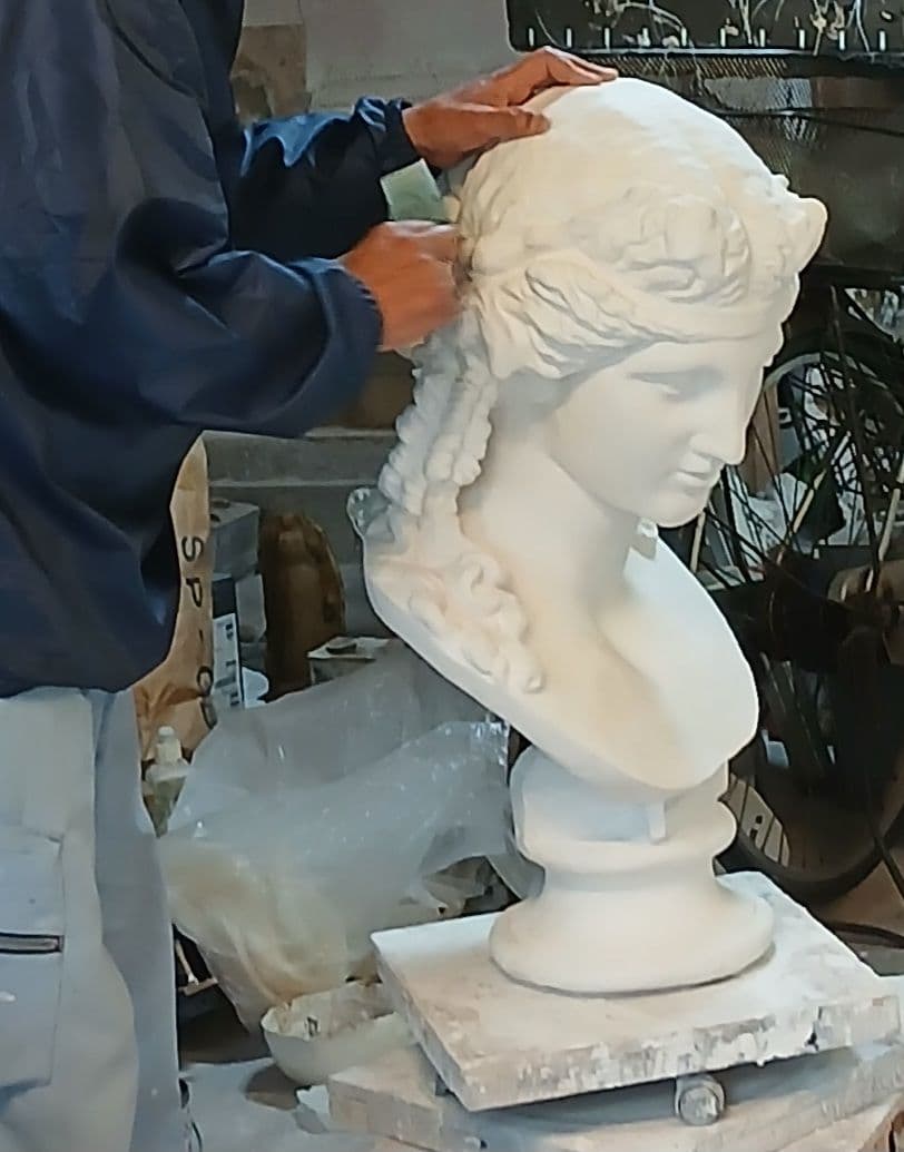 くく。アリアス胸像。