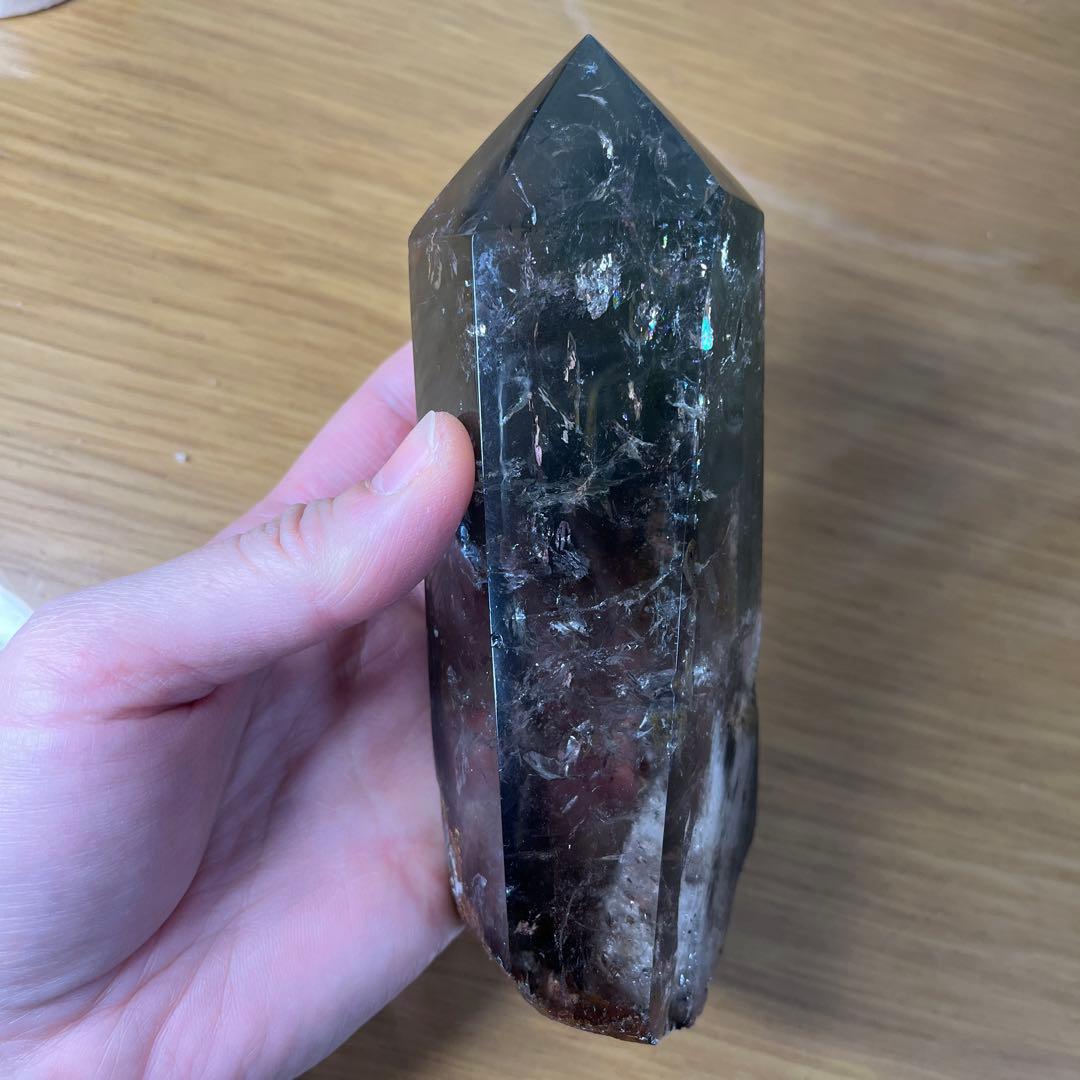 【天然石】 庭園水晶　ガーデンクォーツ ポイント 六角柱 台座付き 置物