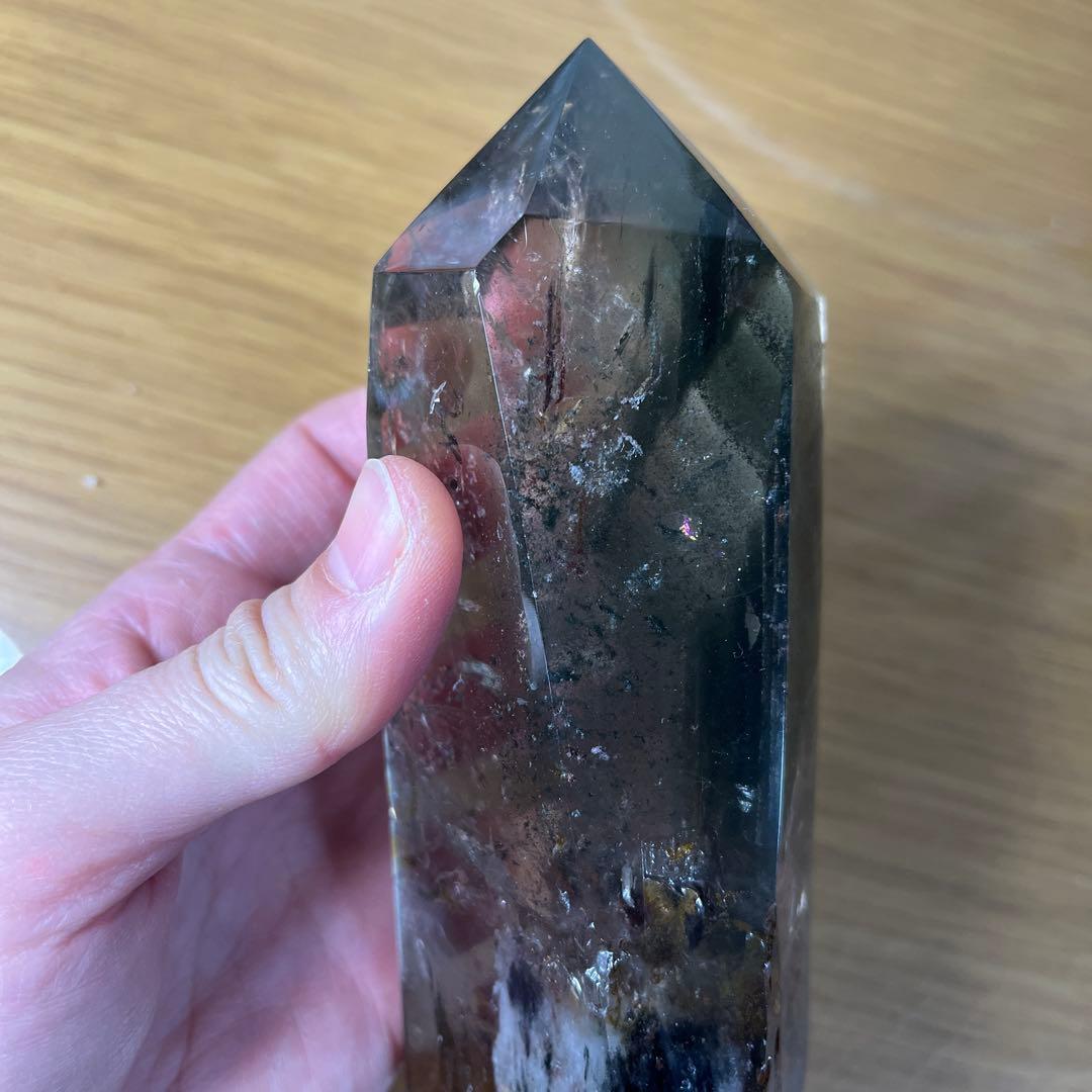 【天然石】 庭園水晶　ガーデンクォーツ ポイント 六角柱 台座付き 置物