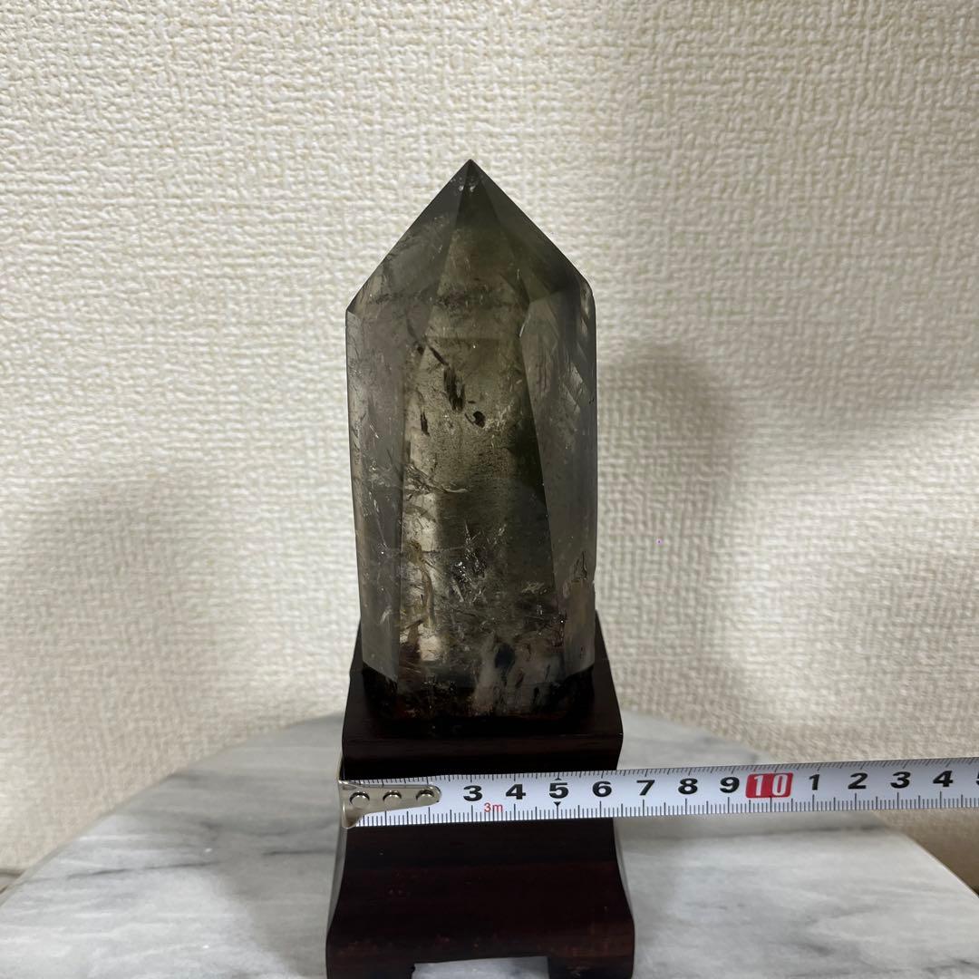 【天然石】 庭園水晶　ガーデンクォーツ ポイント 六角柱 台座付き 置物