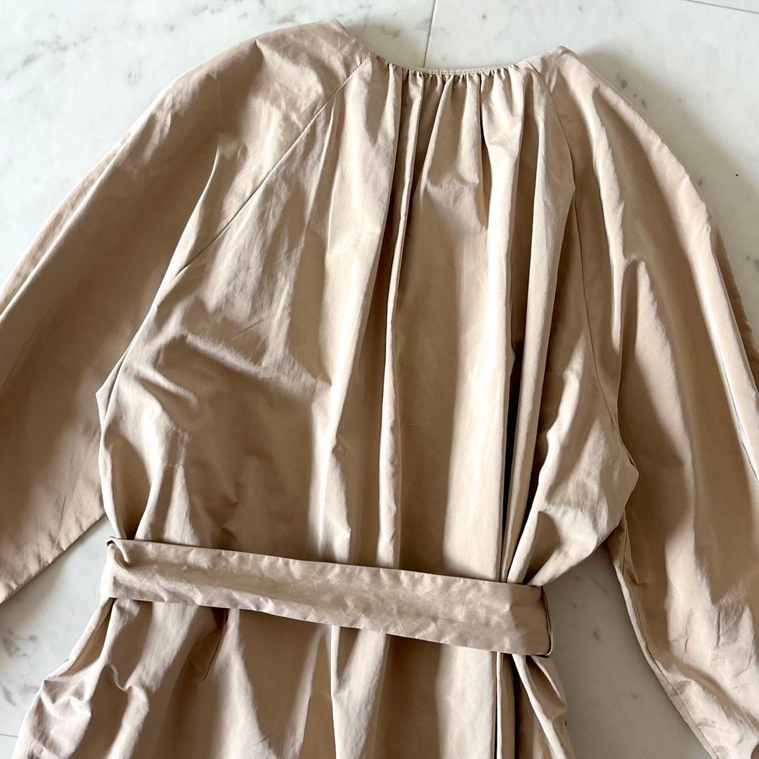 美品 マルティニーク パウダリータフタコート 洗える ノーカラー トレンチコート