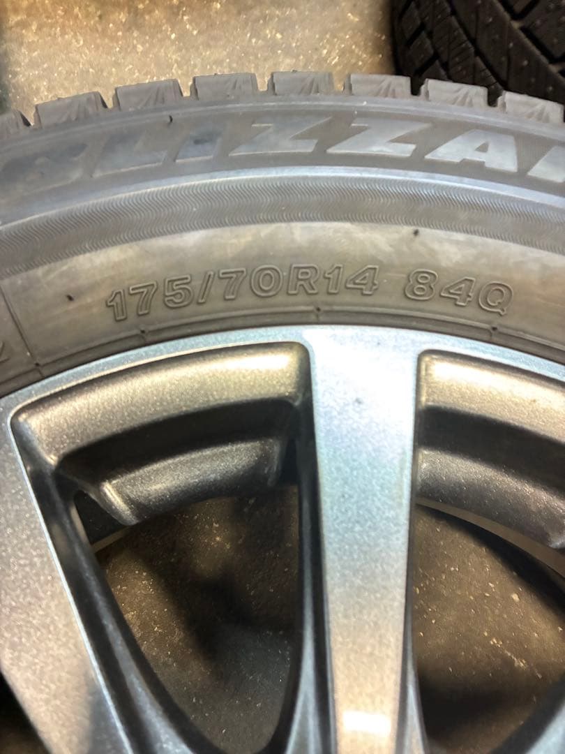 ブリヂストン美品❗️175/70R14スタッドレスセット❗️