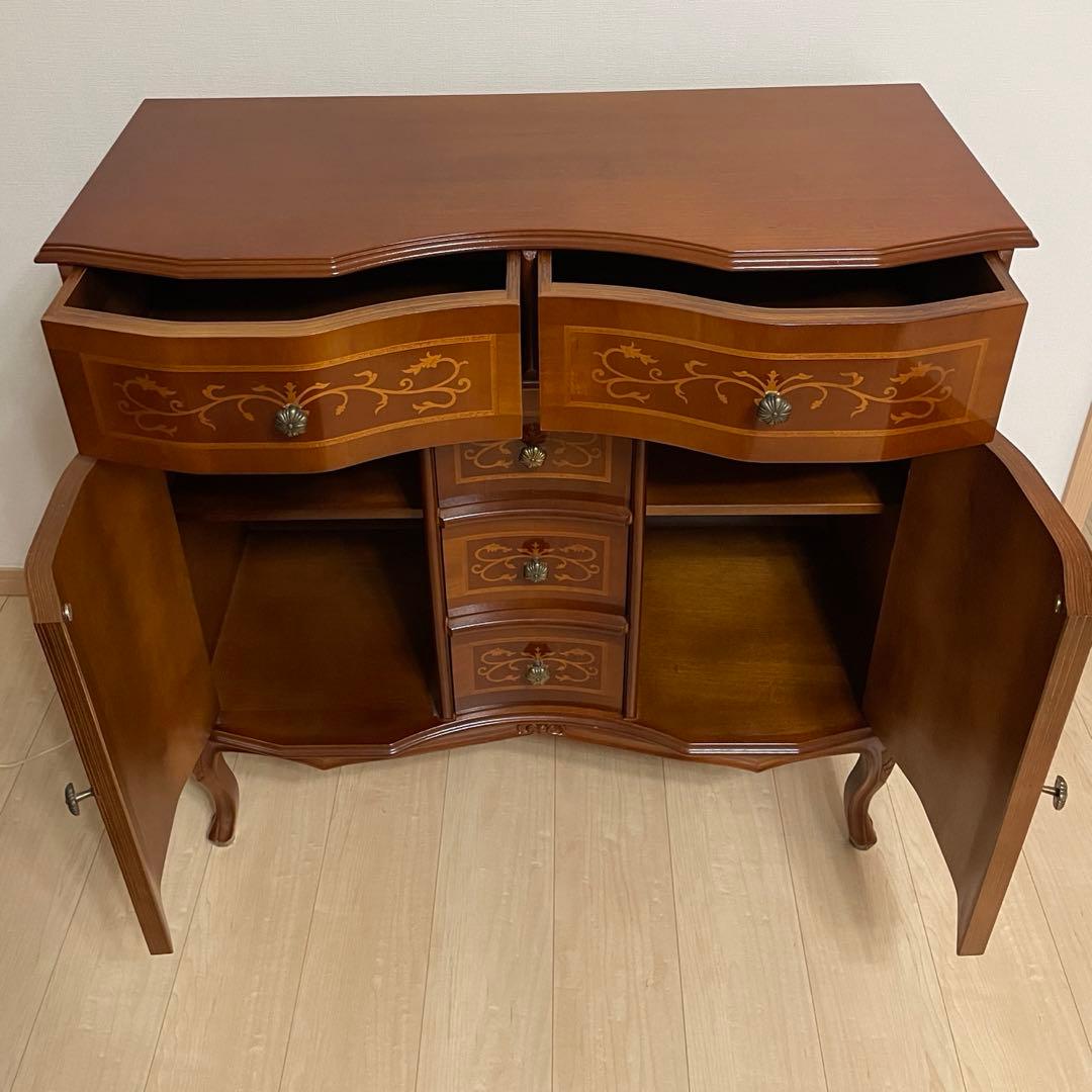 イタリア家具タロッコ社象嵌デザイン　猫脚サイドボード