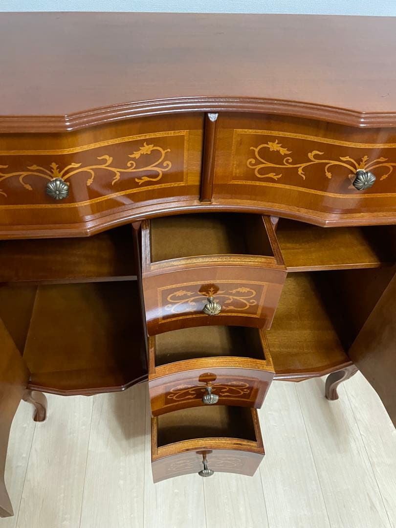 イタリア家具タロッコ社象嵌デザイン　猫脚サイドボード