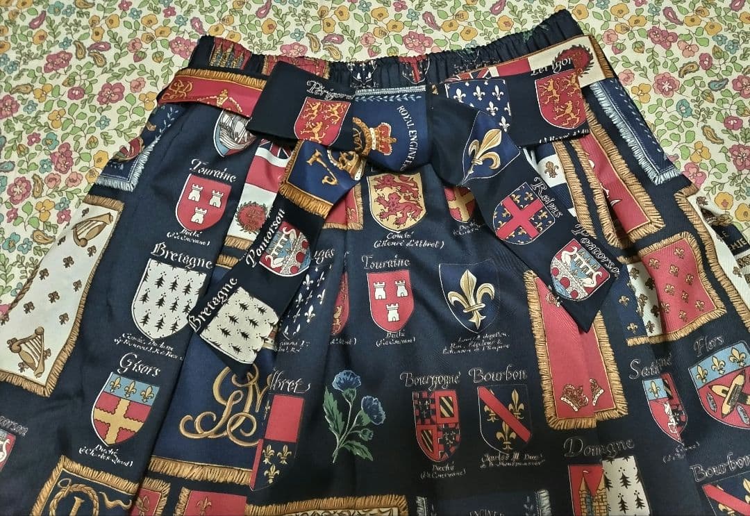 い*く様 ジェーンマープル　Our courage ブラウス、ロングスカート、ス