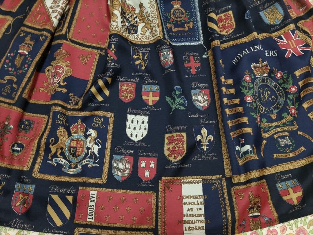 い*く様 ジェーンマープル　Our courage ブラウス、ロングスカート、ス