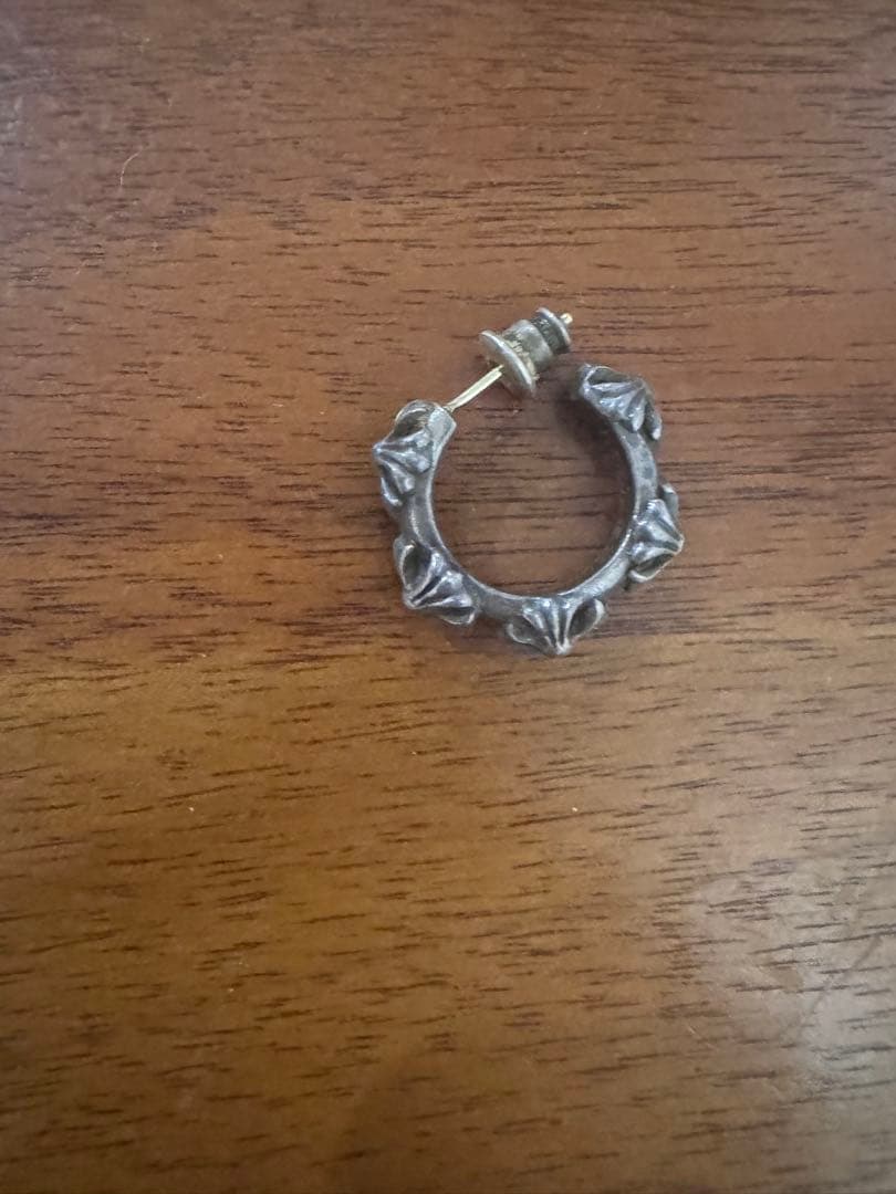 クロムハーツの定番のピアス クロスバンドフープ シルバーピアス 中古