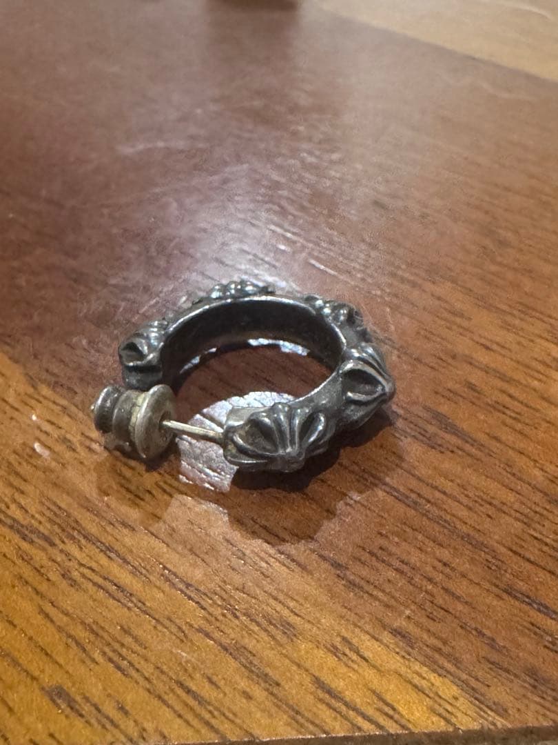 クロムハーツの定番のピアス クロスバンドフープ シルバーピアス 中古