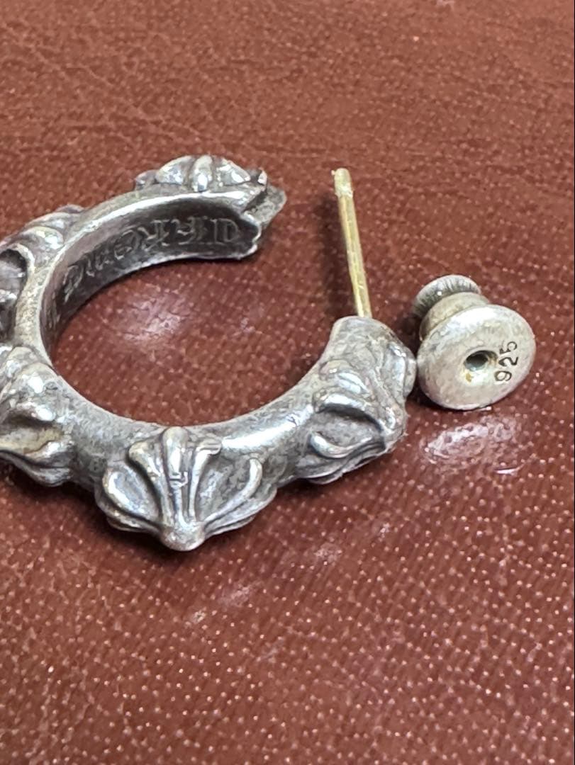 クロムハーツの定番のピアス クロスバンドフープ シルバーピアス 中古