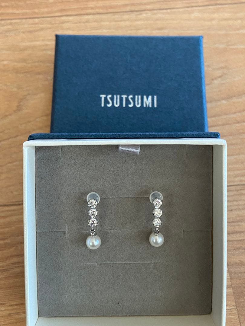 ジュエリーツツミ　k10ピアス　パールとキュービック