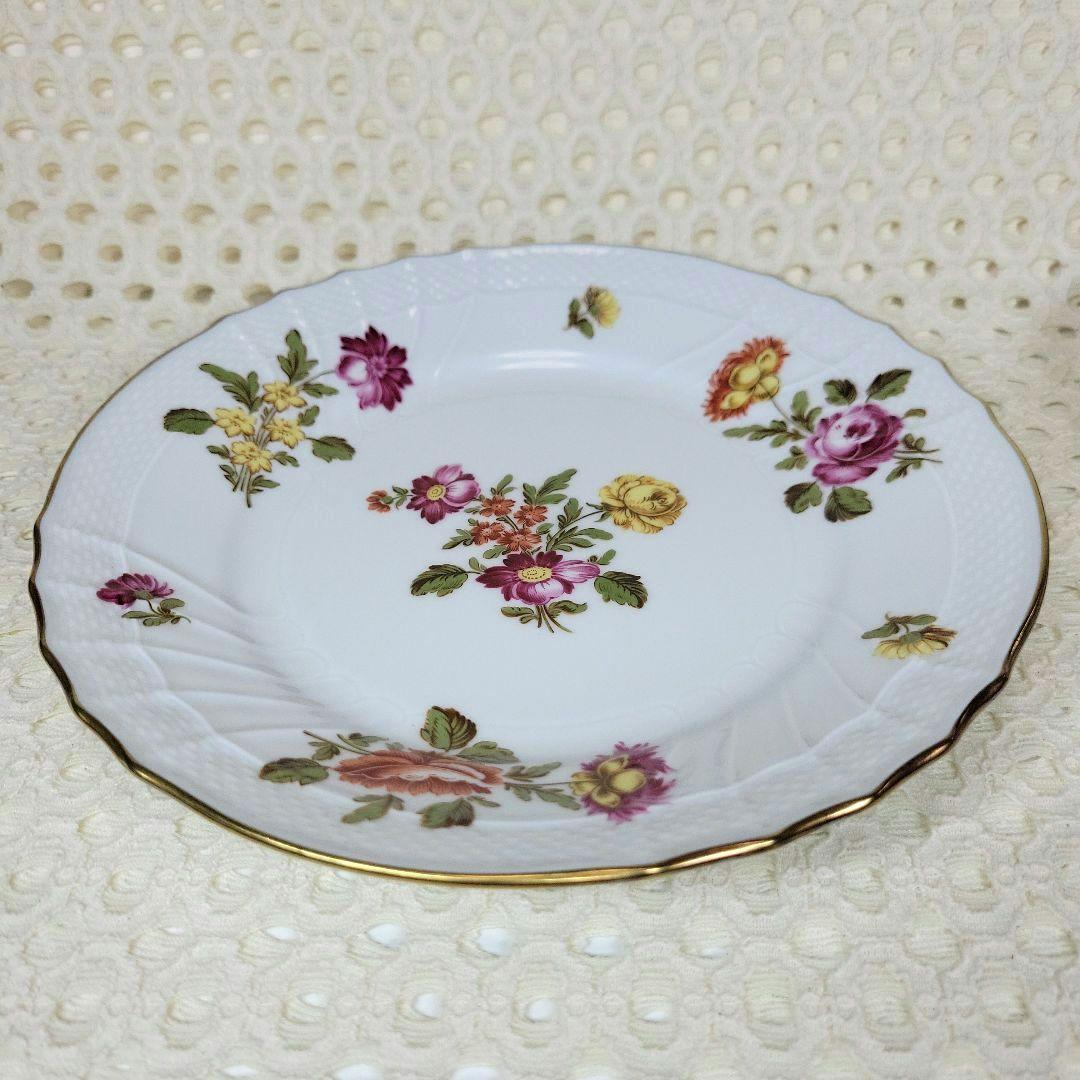 リチャードジノリ ドッチア工房　手描き　花柄　１９.５cmプレート２枚　です。