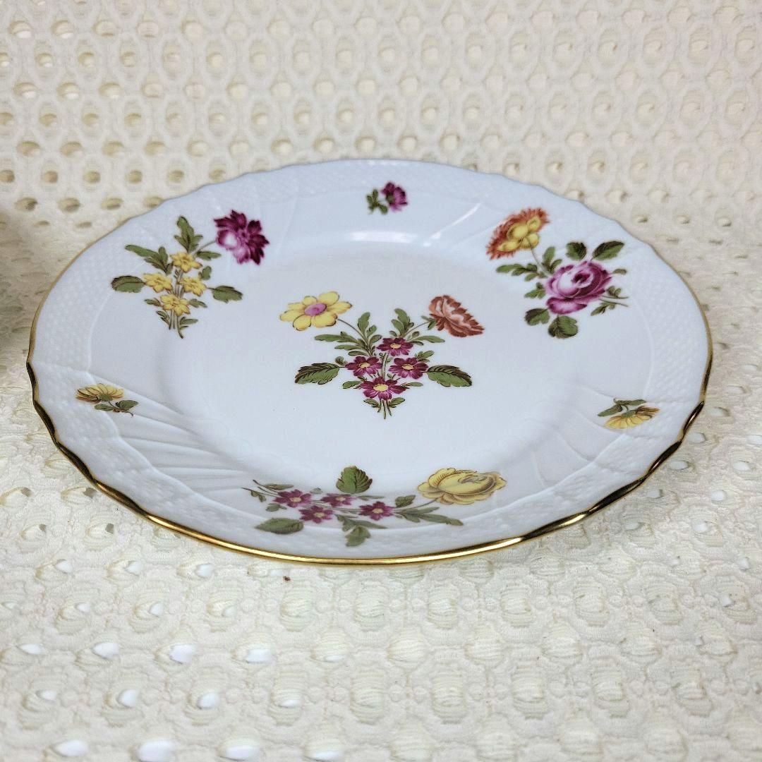 リチャードジノリ ドッチア工房　手描き　花柄　１９.５cmプレート２枚　です。