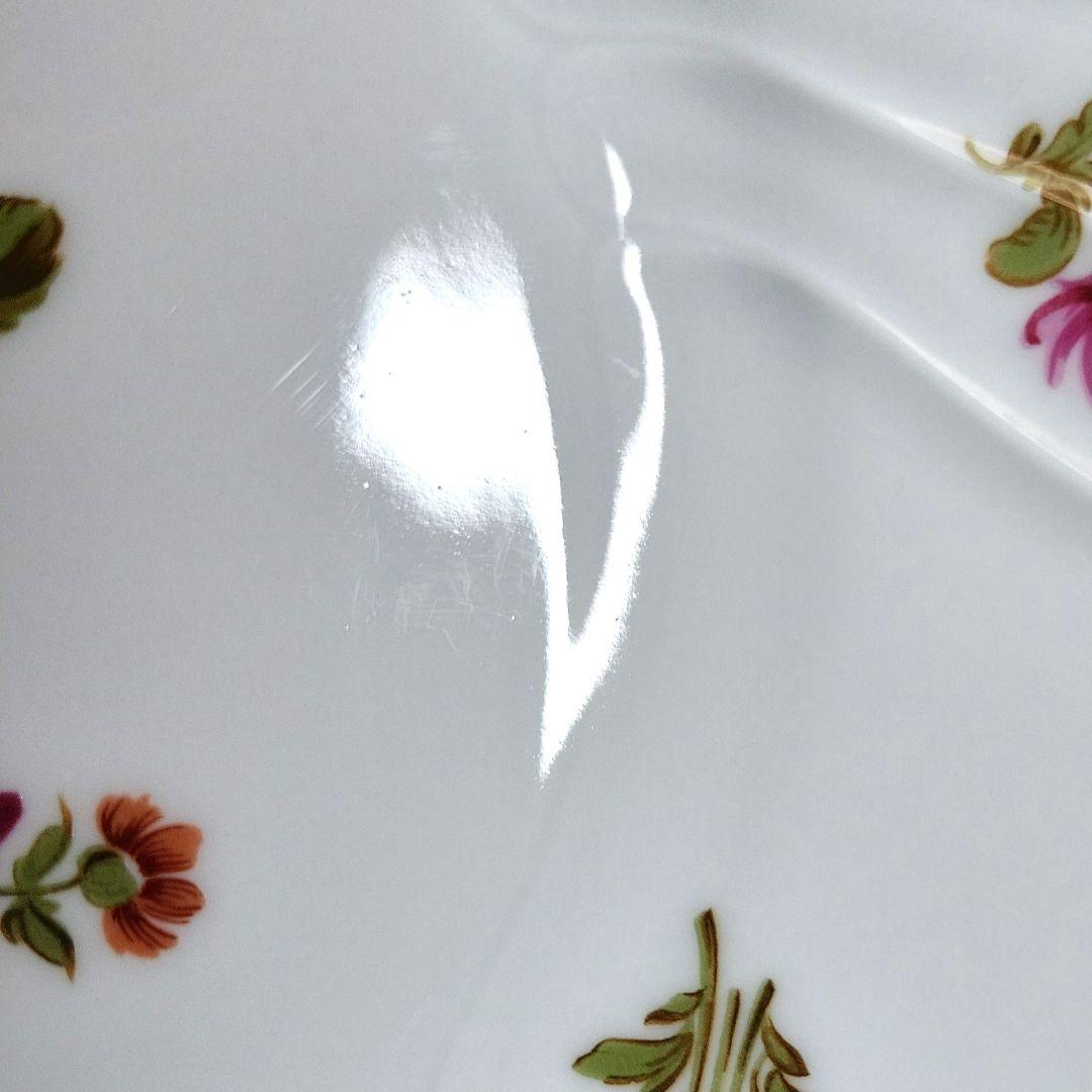 リチャードジノリ ドッチア工房　手描き　花柄　１９.５cmプレート２枚　です。