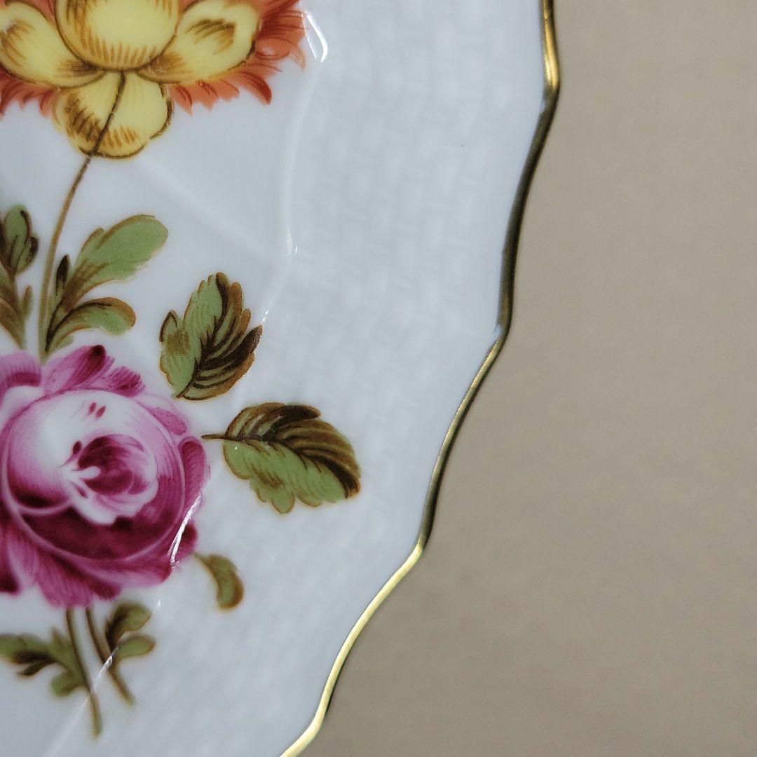 リチャードジノリ ドッチア工房　手描き　花柄　１９.５cmプレート２枚　です。