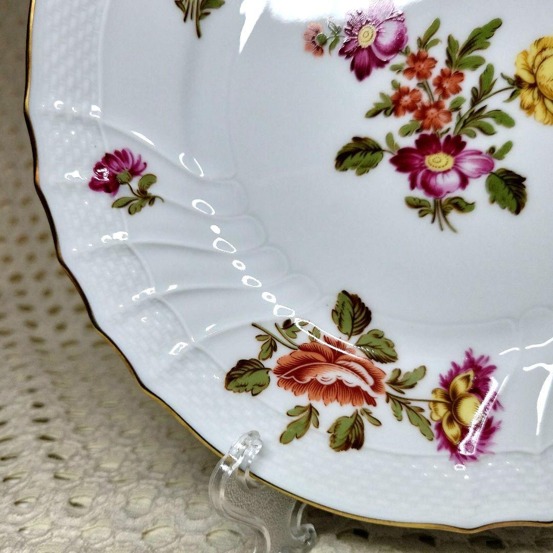 リチャードジノリ ドッチア工房　手描き　花柄　１９.５cmプレート２枚　です。