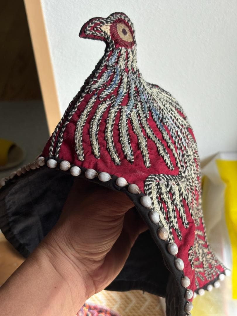 ✦雛がまもる心のおまもり帽✦ 伝統的な鶏型刺繍帽子