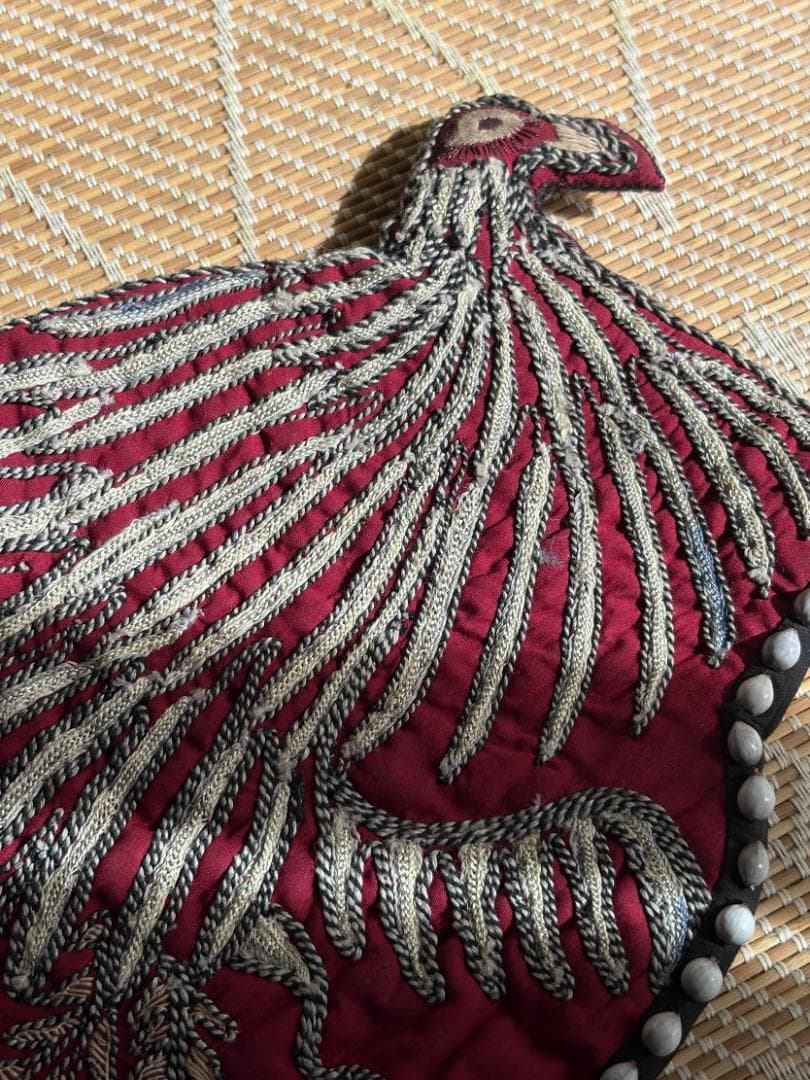 ✦雛がまもる心のおまもり帽✦ 伝統的な鶏型刺繍帽子