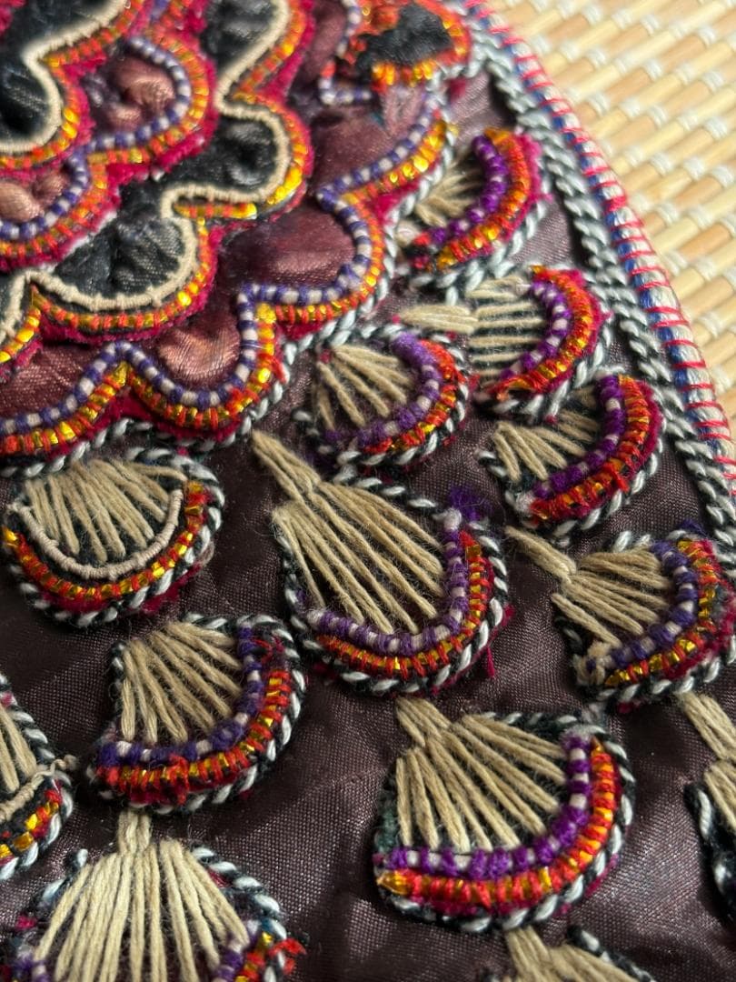 ✦雛がまもる心のおまもり帽✦ 伝統的な鶏型刺繍帽子