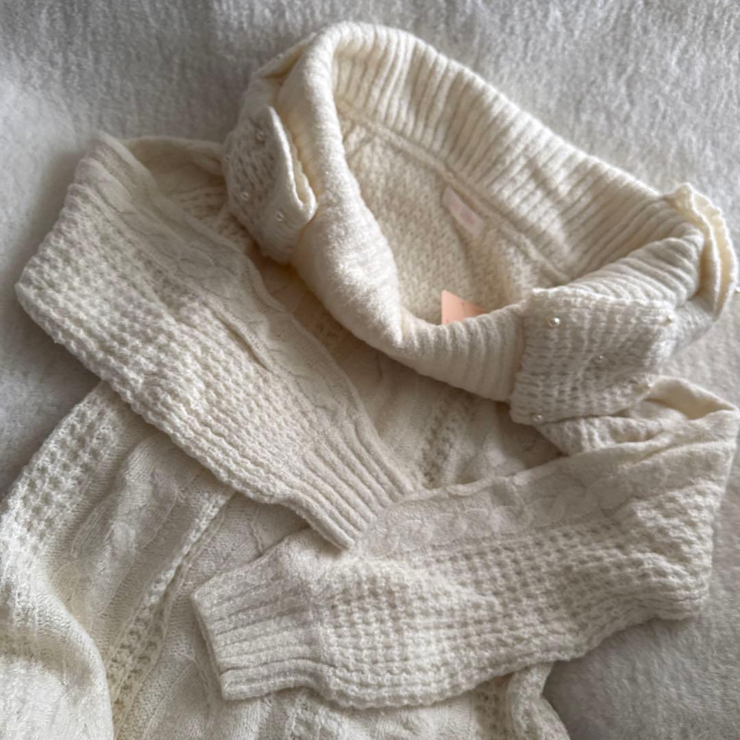 リズリサ　アイボリー ケーブルニット オフショルダー 長袖　パール付きリボン