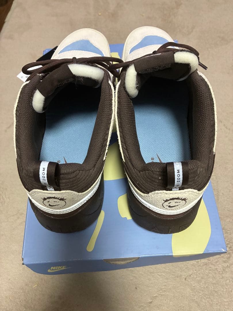 未使用Travis Scott x Nike Zoom Field Jaxx