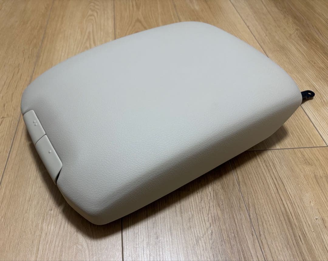 新品　150系ランドクルーザープラド　コンソールアームレスト（ベージュ内装）