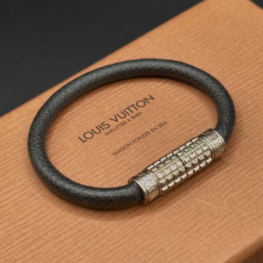 LOUIS VUITTON ブラスレ ディジット タイガ M6629E