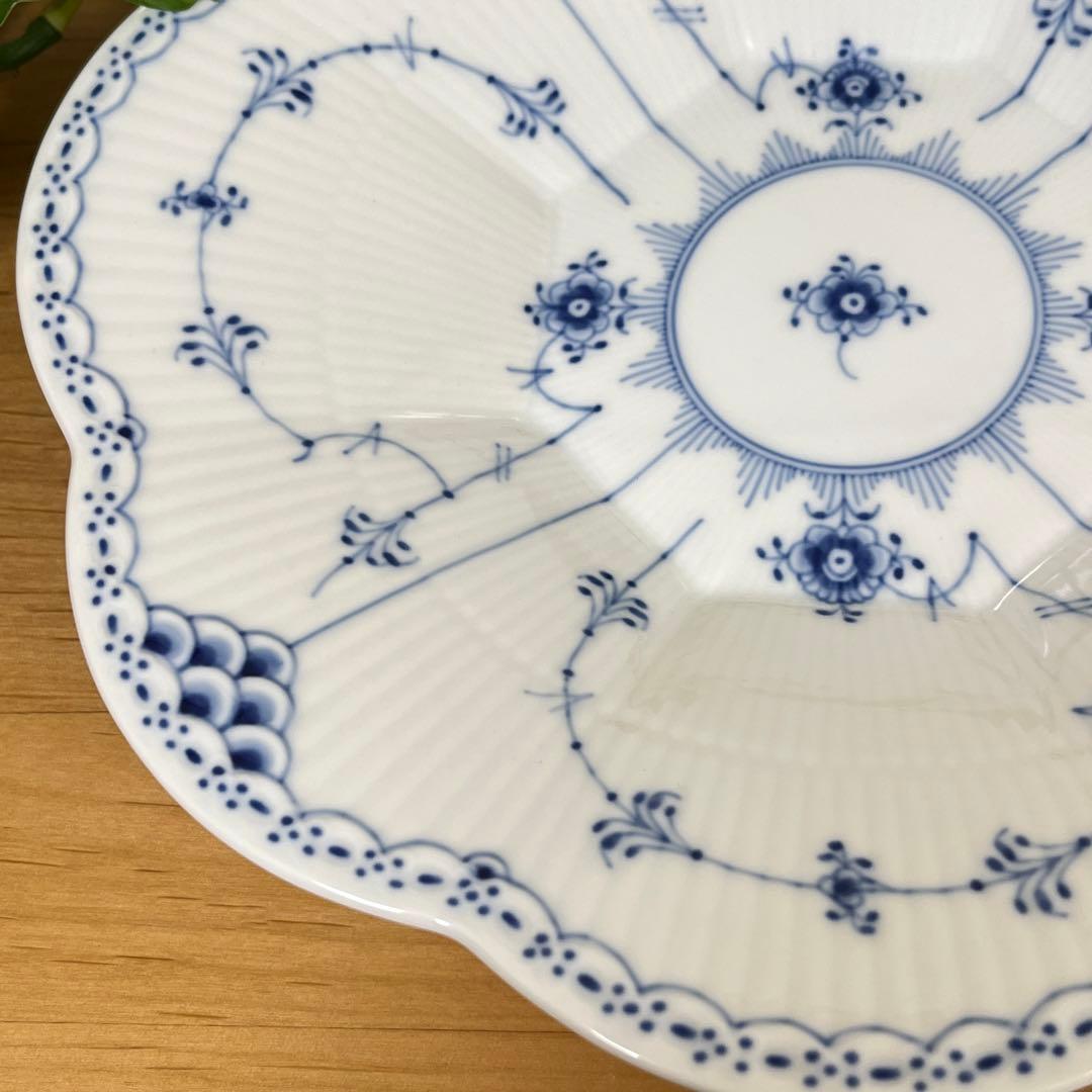 新品！ロイヤルコペンハーゲン / ブルーフルーテッドハーフレースペタルボウル