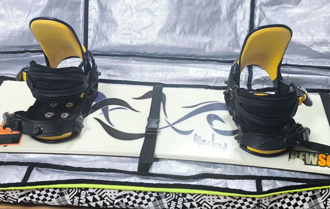 Forum スノーボード 157cm　ビンディング・ケース付きセット