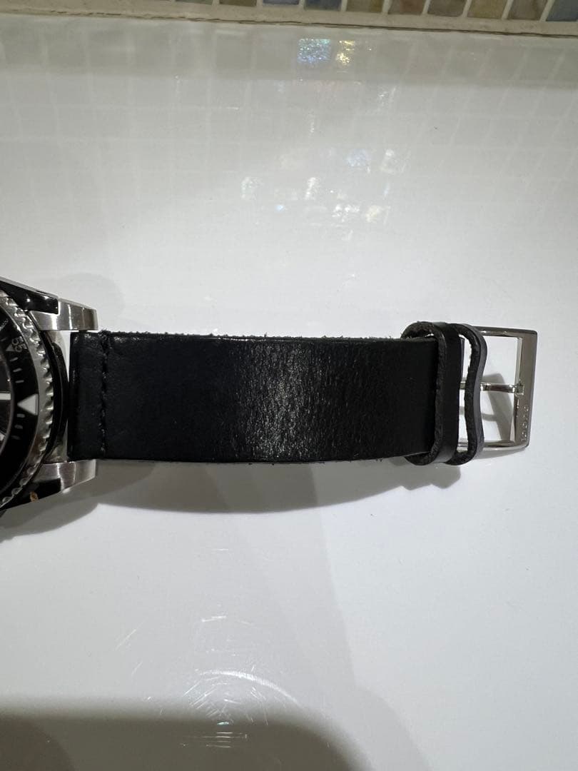 GUCCI グッチ　腕時計　メンズ　クォーツ　電池式　黒