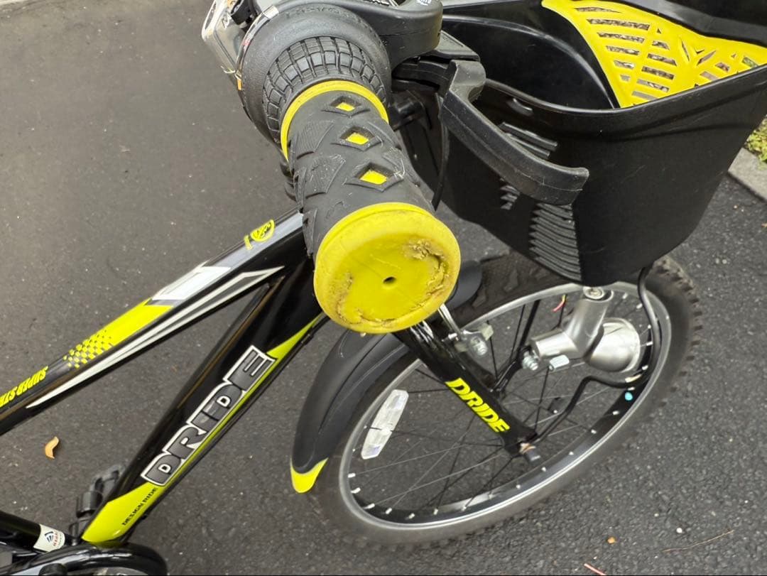 ジュニアスポーツ自転車 黒と黄色 前面バスケット付き22インチ札幌引き渡し