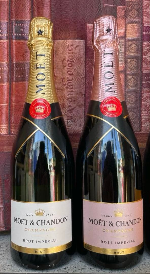 エレナです。シャンパンセット Moët & Chandon, Veuve