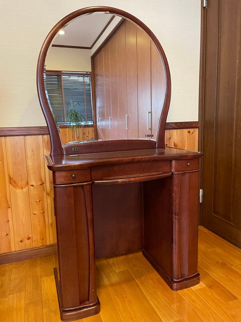 セット販売2万円　ドレッサー　大塚化学社製　椅子とセットで購入してください