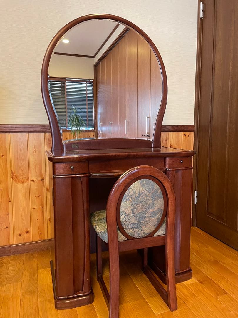 セット販売2万円　ドレッサー　大塚化学社製　椅子とセットで購入してください