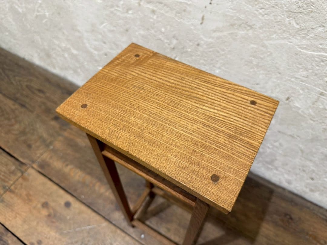 1177 小ぶりなサイドテーブル　陳列台　展示台　花台　古家具　レトロ　和モダン