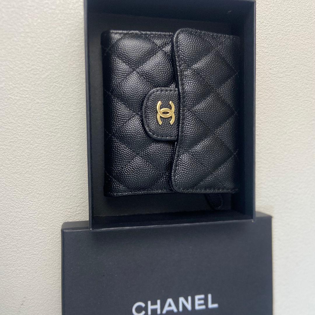 CHANEL（シャネル）ブラックレザー 三つ折り財布