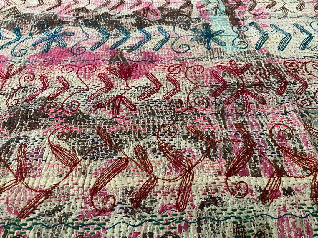 スザニ刺繍　ヴィンテージカンタキルト　セール中　インド　手仕事