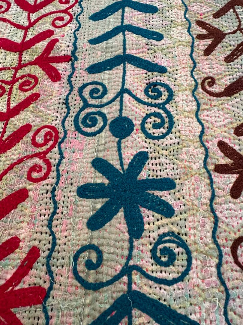 スザニ刺繍　ヴィンテージカンタキルト　セール中　インド　手仕事