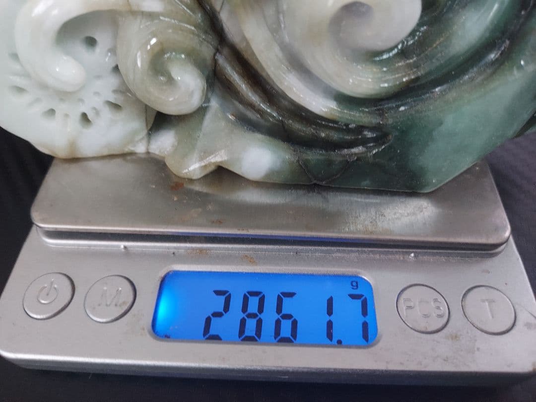 翡翠 蓮の花と鳥の彫刻　2861g　希少