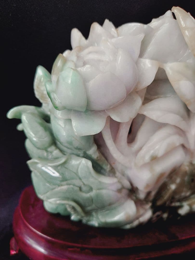 翡翠 蓮の花と鳥の彫刻　2861g　希少