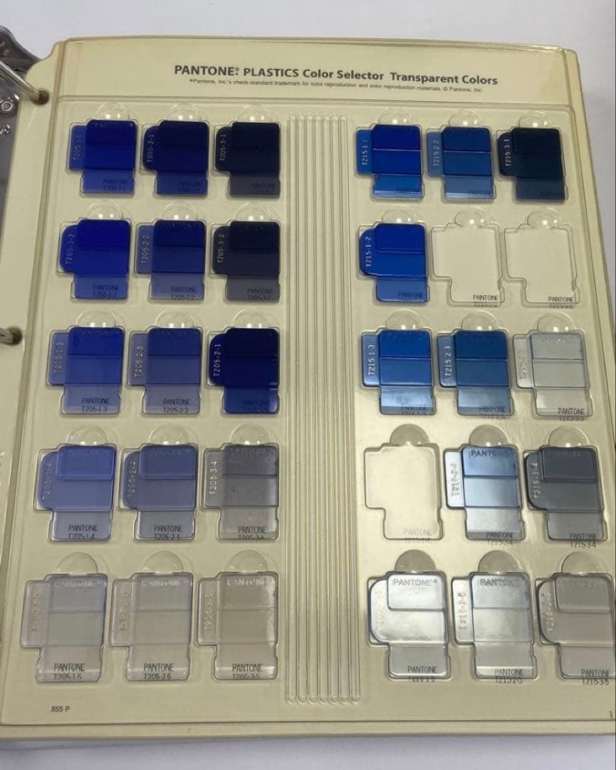 PANTONE plastics color selector 3冊セット