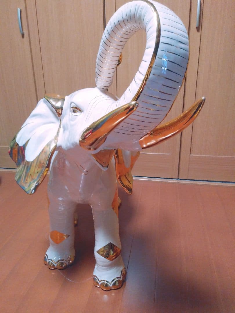 [引き取り限定]　陶器製　ゾウの置き物　‼️