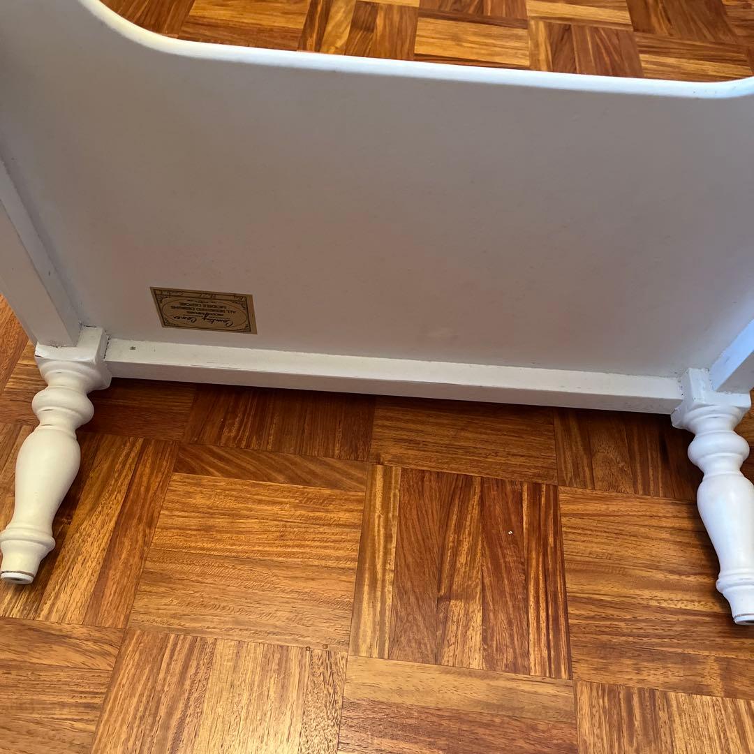 カントリーコーナー社　ベッドテーブル