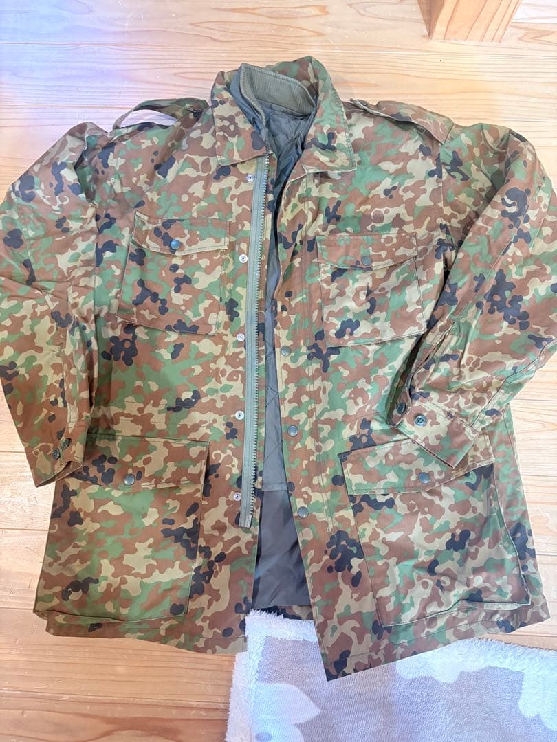 迷彩　防寒外被　上衣のみ　サイズＬ